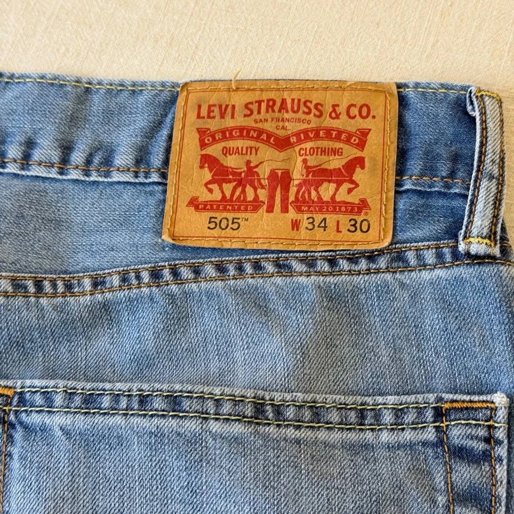 Levis measurements taken